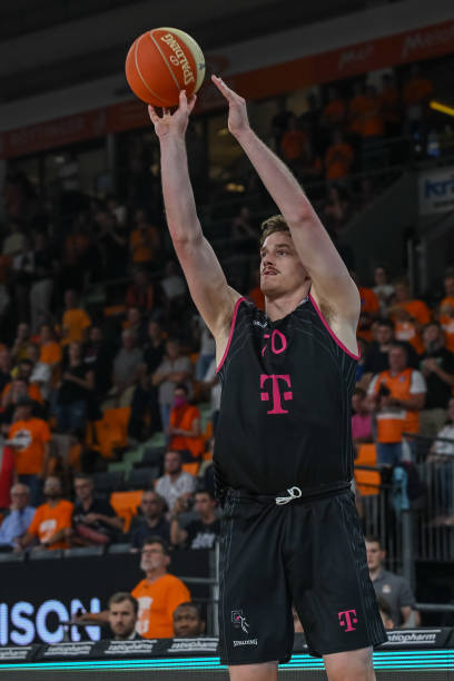 赛场上赢得 赛场上赢得