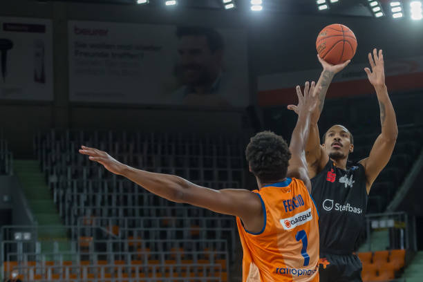 展现了一位 展现了一位